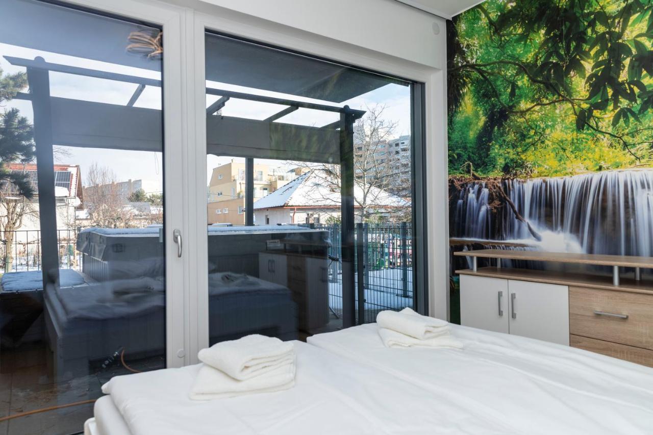Appartement Dream Getaway With Jacuzzi And Pool Wenen